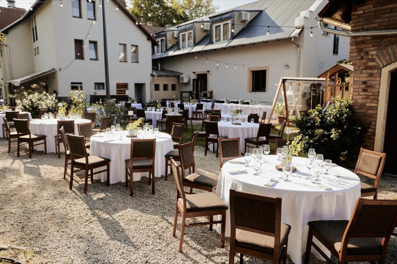 Revesz Hotel, Restaurant And Rosa Spa Γκιόρ Εξωτερικό φωτογραφία