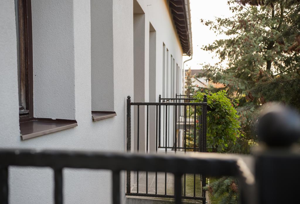 Revesz Hotel, Restaurant And Rosa Spa Γκιόρ Εξωτερικό φωτογραφία